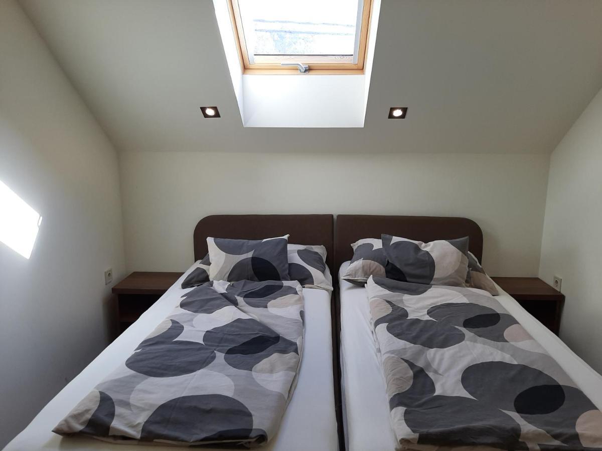 Viktoria Lovas Panzio Bed & Breakfast Gyor Ngoại thất bức ảnh