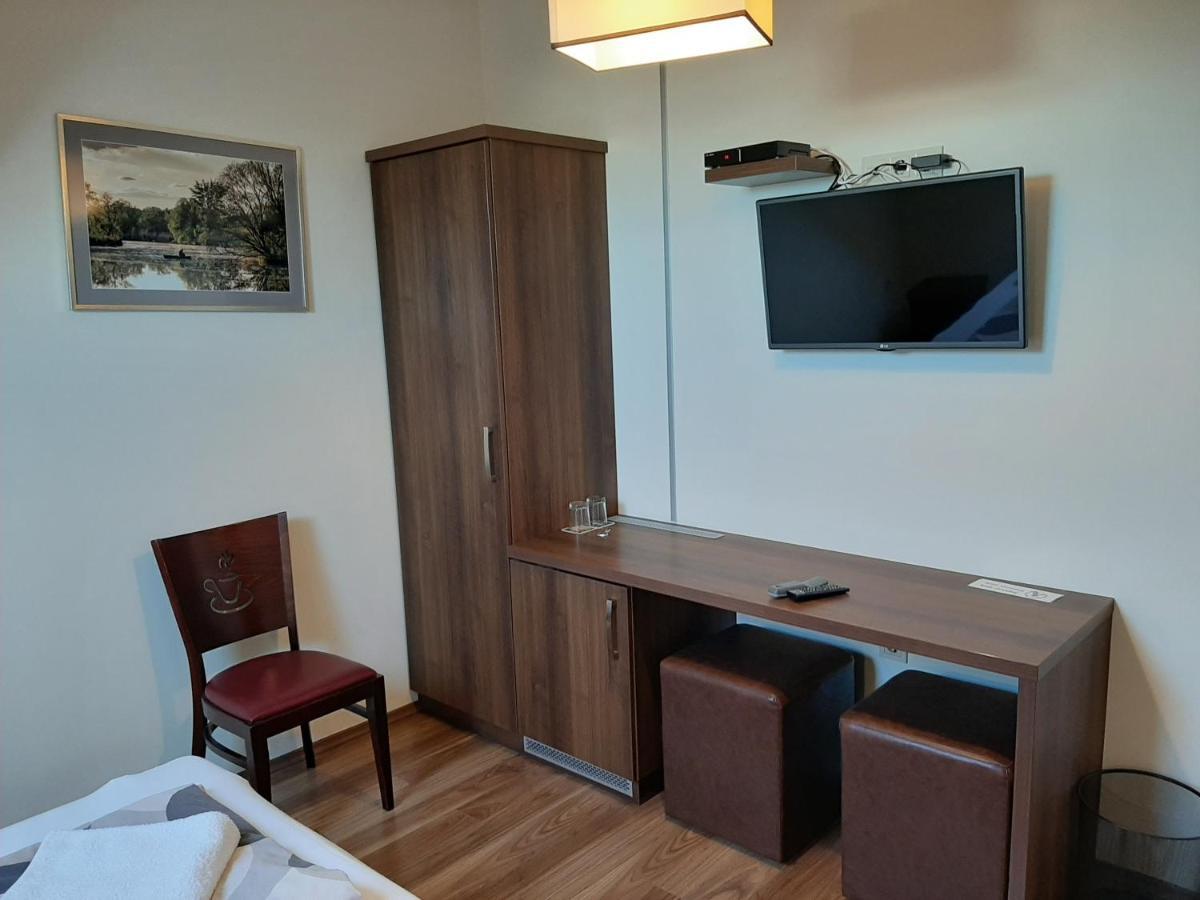 Viktoria Lovas Panzio Bed & Breakfast Gyor Ngoại thất bức ảnh