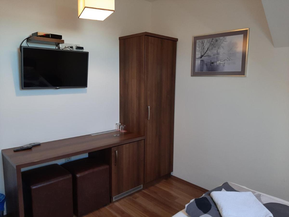 Viktoria Lovas Panzio Bed & Breakfast Gyor Ngoại thất bức ảnh