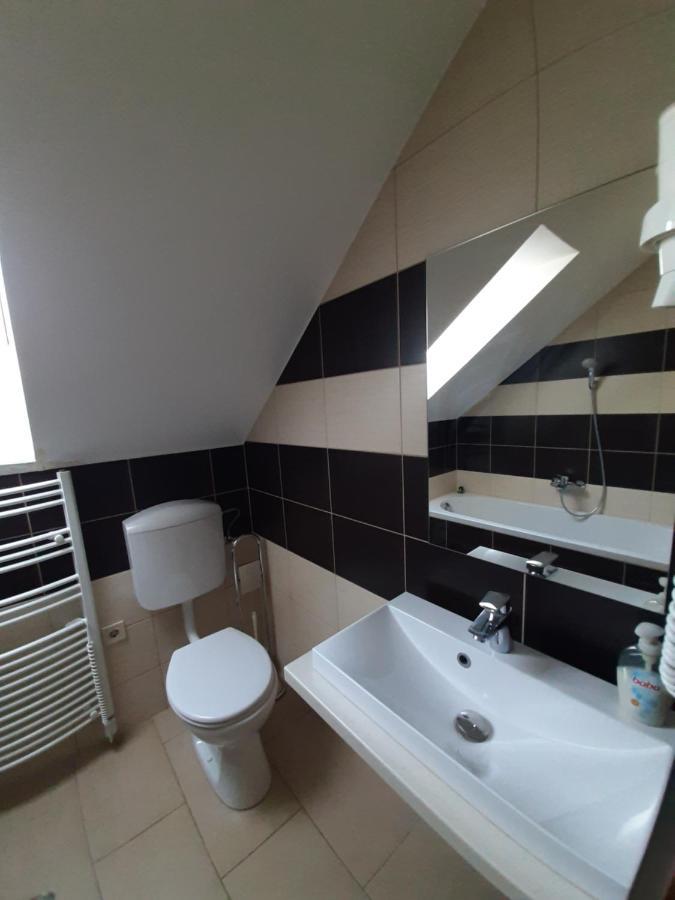 Viktoria Lovas Panzio Bed & Breakfast Gyor Ngoại thất bức ảnh