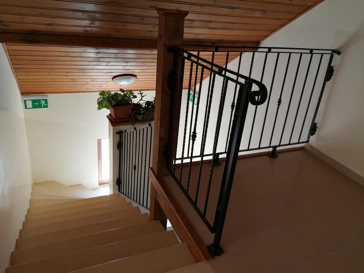 Viktoria Lovas Panzio Bed & Breakfast Gyor Ngoại thất bức ảnh