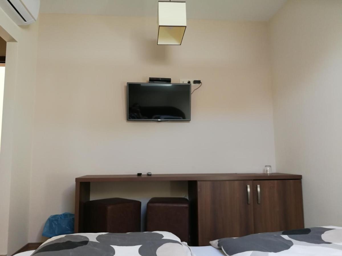 Viktoria Lovas Panzio Bed & Breakfast Gyor Ngoại thất bức ảnh
