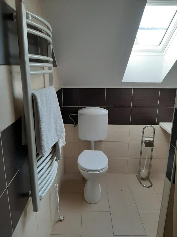 Viktoria Lovas Panzio Bed & Breakfast Gyor Ngoại thất bức ảnh